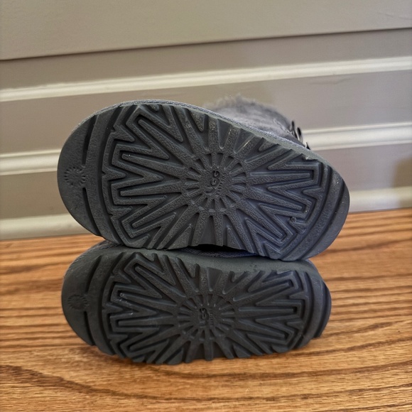 Bailey bow UGGS. Brand new - Picture 4 of 4